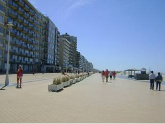 Belgie grote gemeubelde studio te koop Nieuwpoort-Bad 1e verd. lift keld